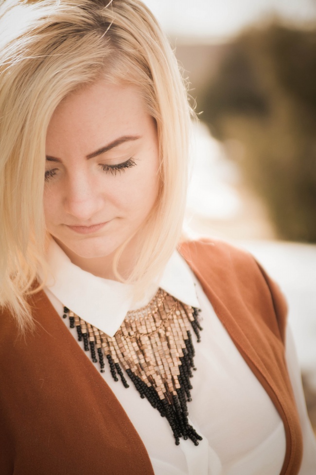 轻熟风美女图片