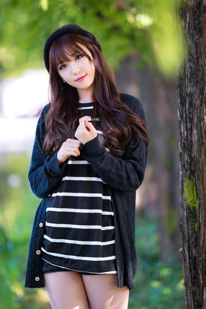 高清户外韩国气质美女特写图片