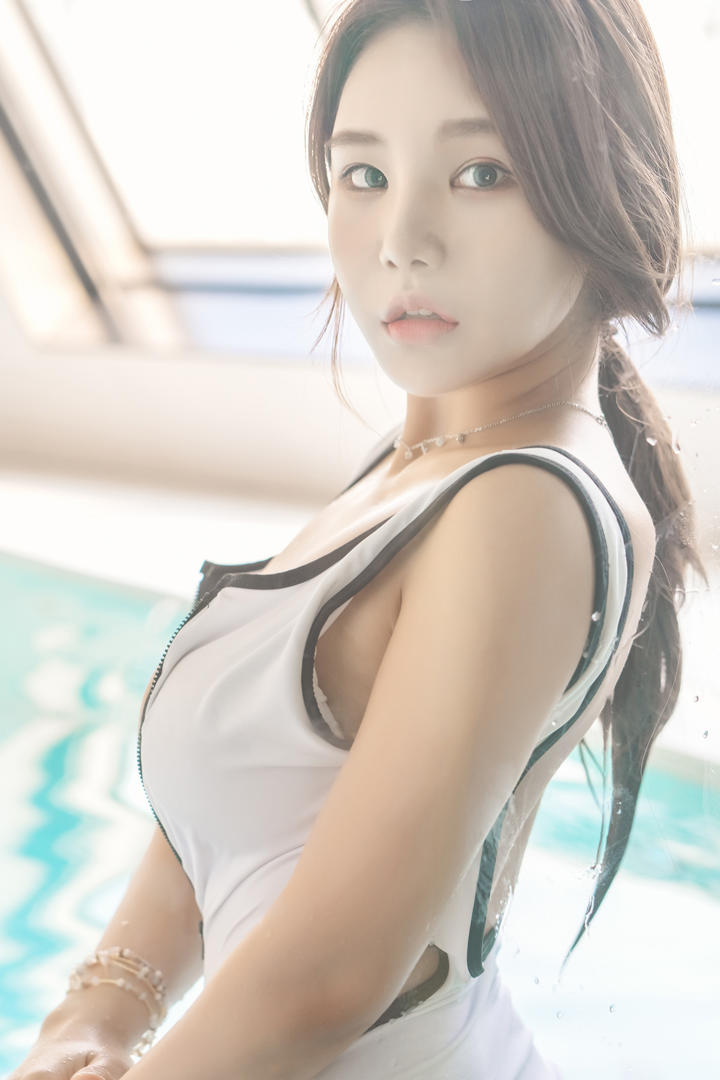 韩国极品嫩模性感泳装写真图片