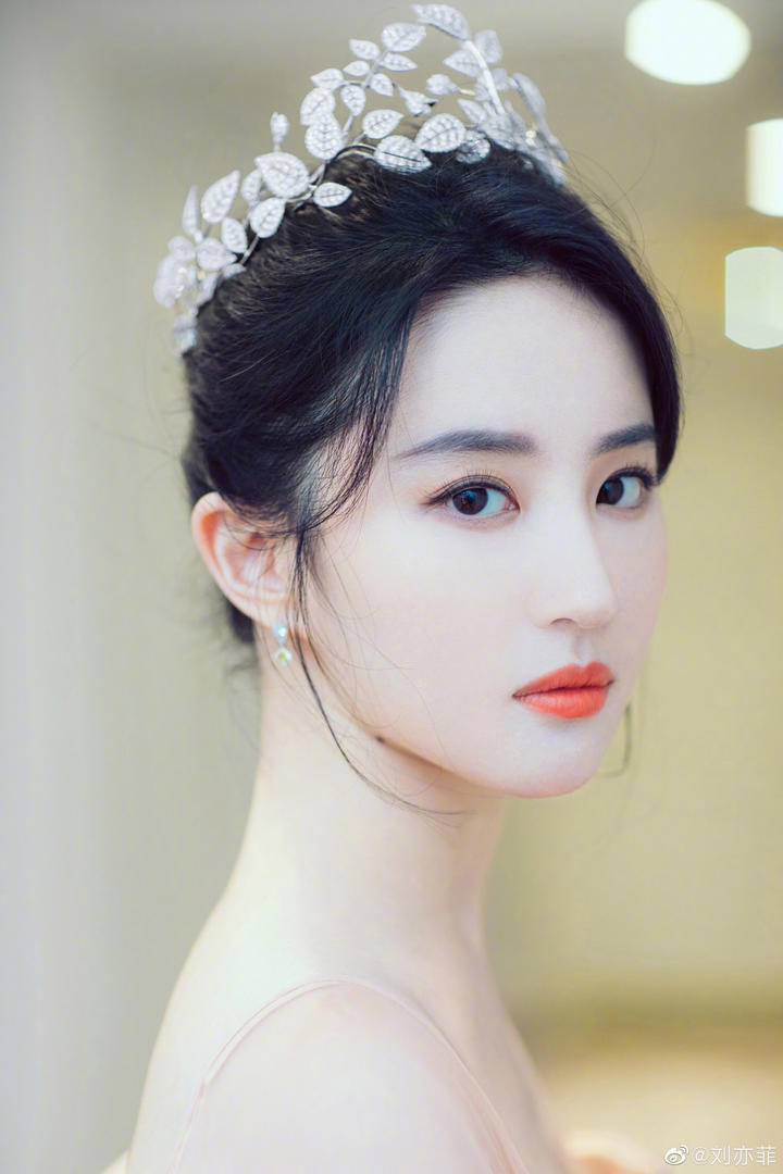 漂亮女明星刘亦菲唯美壁纸图片下载