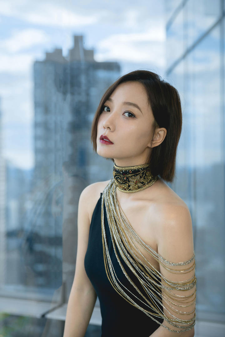 中国短发女明星王珞丹高清壁纸图片下载