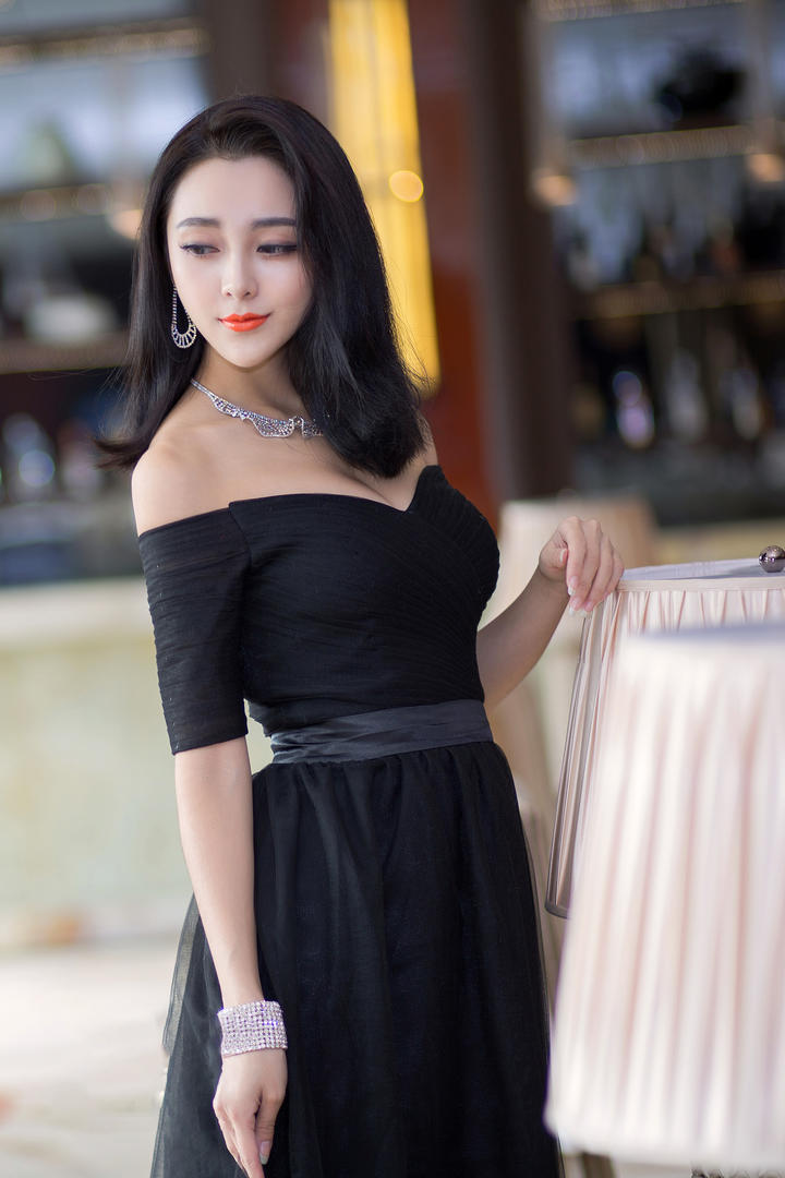 中国优雅美女明星梁晶莹明星专辑图片免费下载