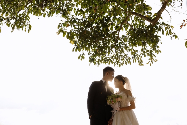 亚洲帅哥美女情侣婚纱写真摄影图片