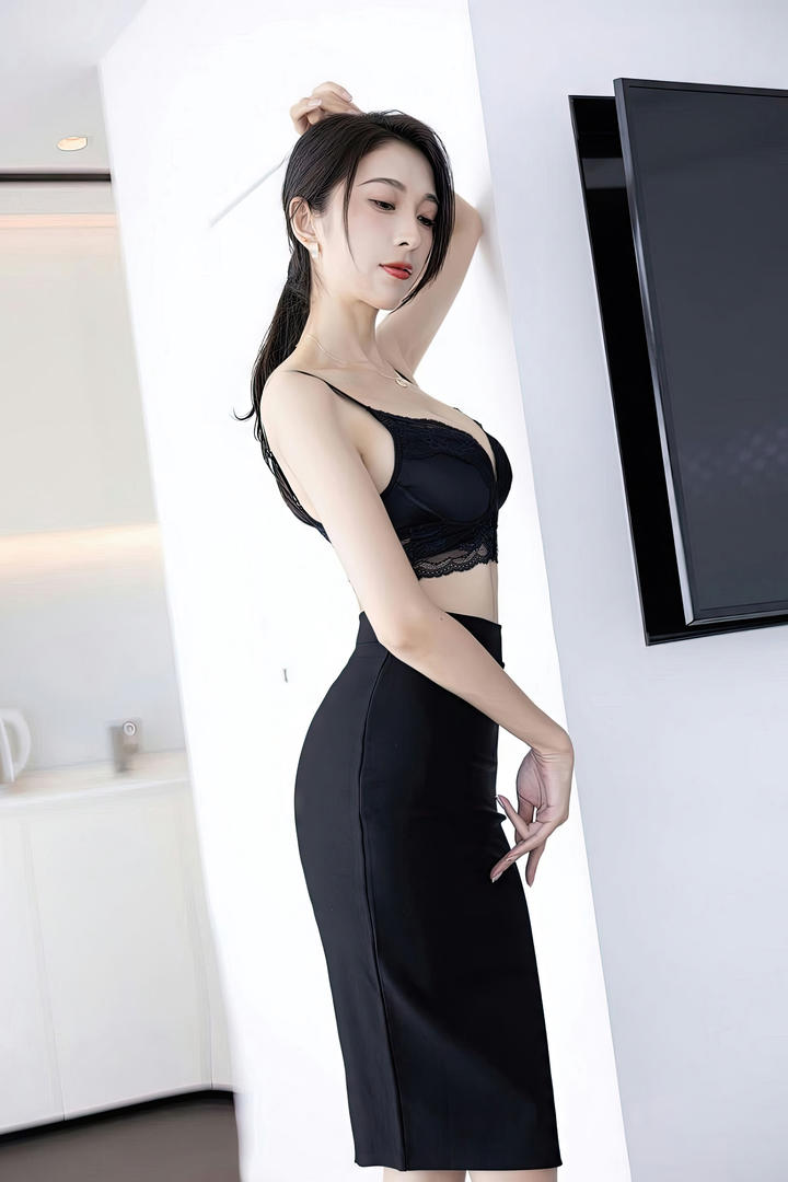 身材苗条的性感美妇林乐一美女内衣写真图片
