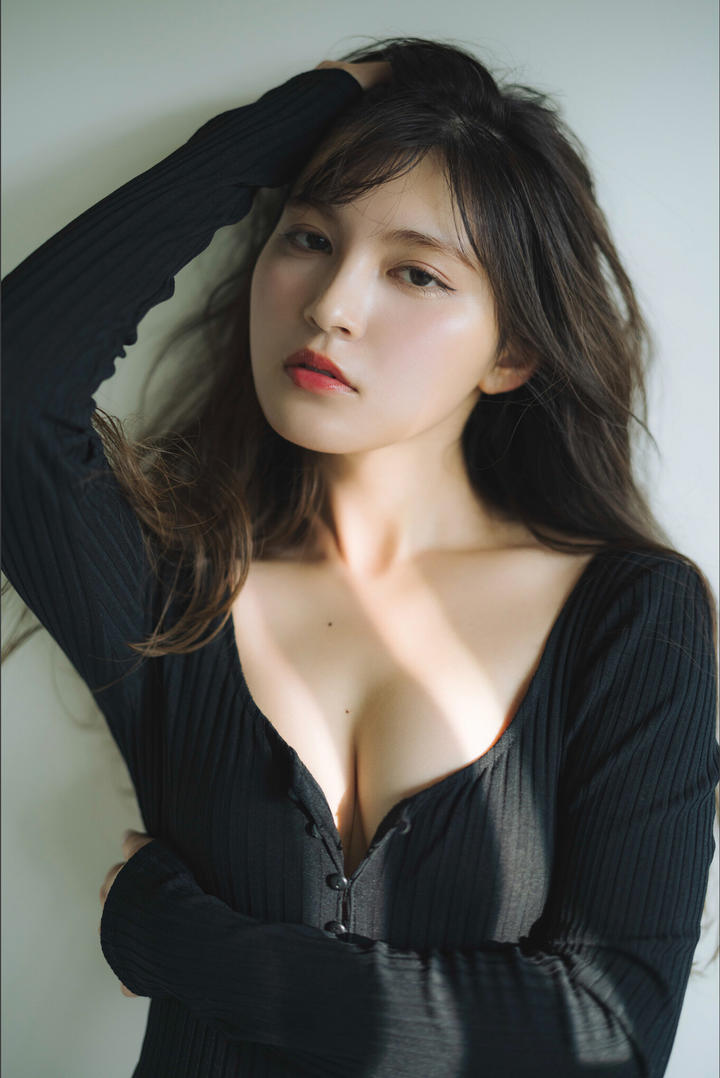 高清梨形身材美女图片