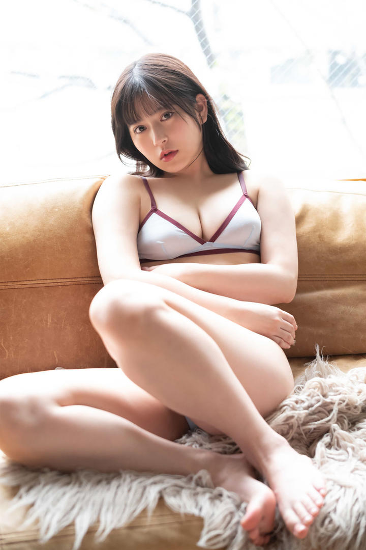 年轻性感的大胸MM久久国产精品美女套图