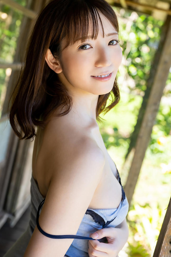 日本伦理片女主角大胸性感写真图片