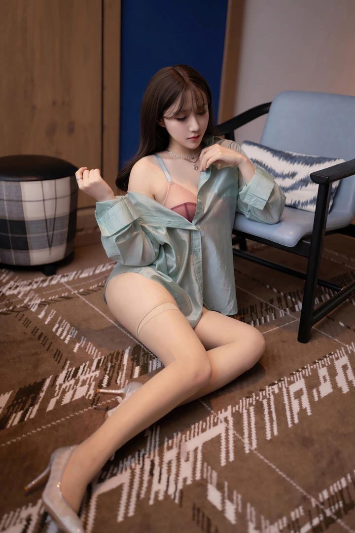 尤果网大胆美女嫩模鱼子酱国产手机精品一区图片
