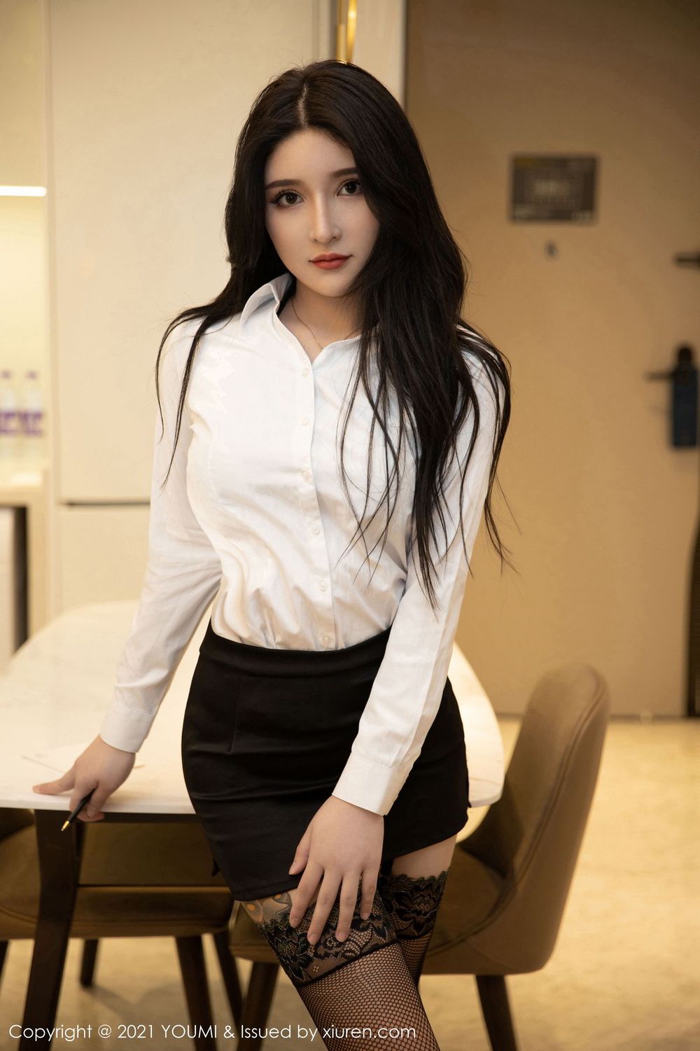 尤蜜荟美女模特姝姝妹妹白衬衫黑短裙秘书OL系列性感写真