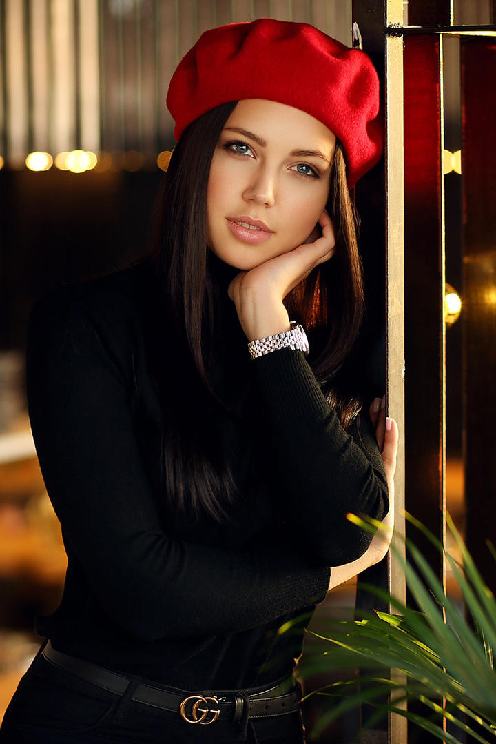 戴着红色帽子欧美美女写真