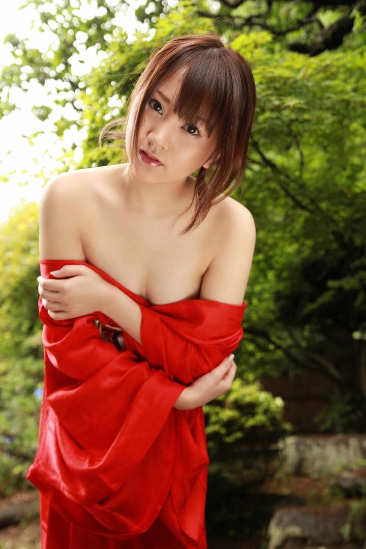 超高清日本性感清纯女神户外人体艺术照片