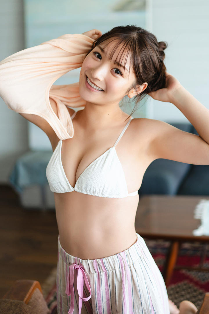 日韩清纯美少女脱衣服自拍性感无码精品