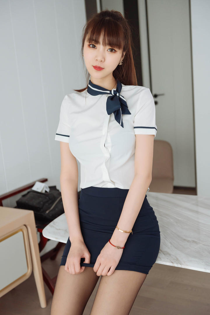 漂亮的超短裙性感空姐制服美女可樂写真图片