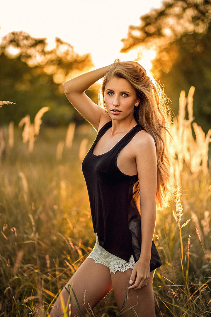 欧美野外气质美女写真