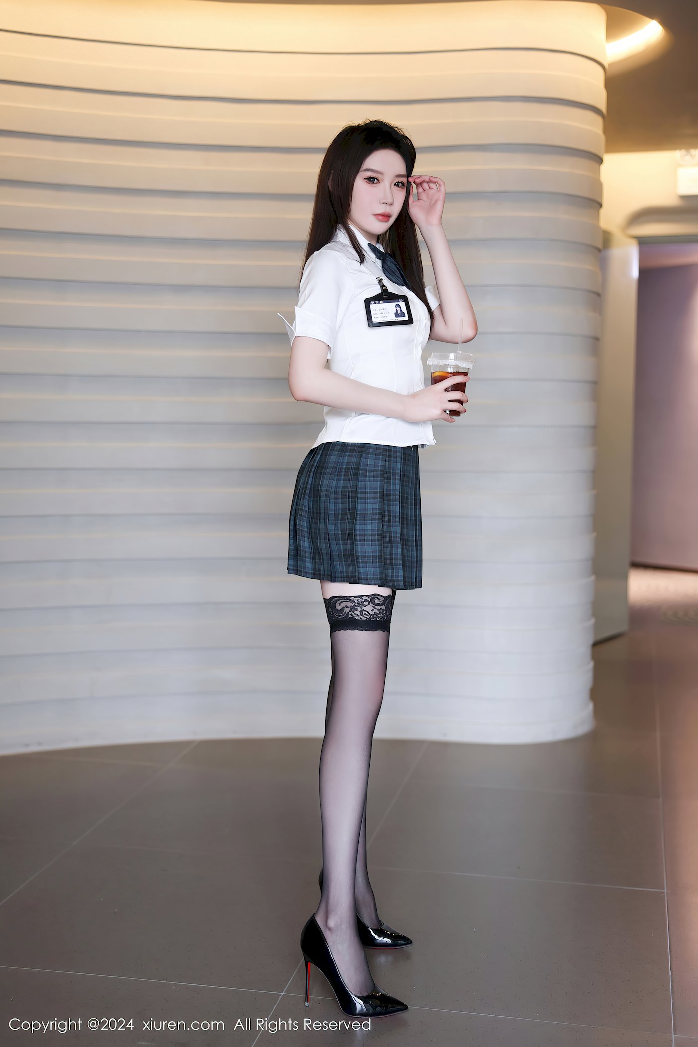 秀人网美女模特梦心玥JK制服搭配魅惑黑丝性感写真