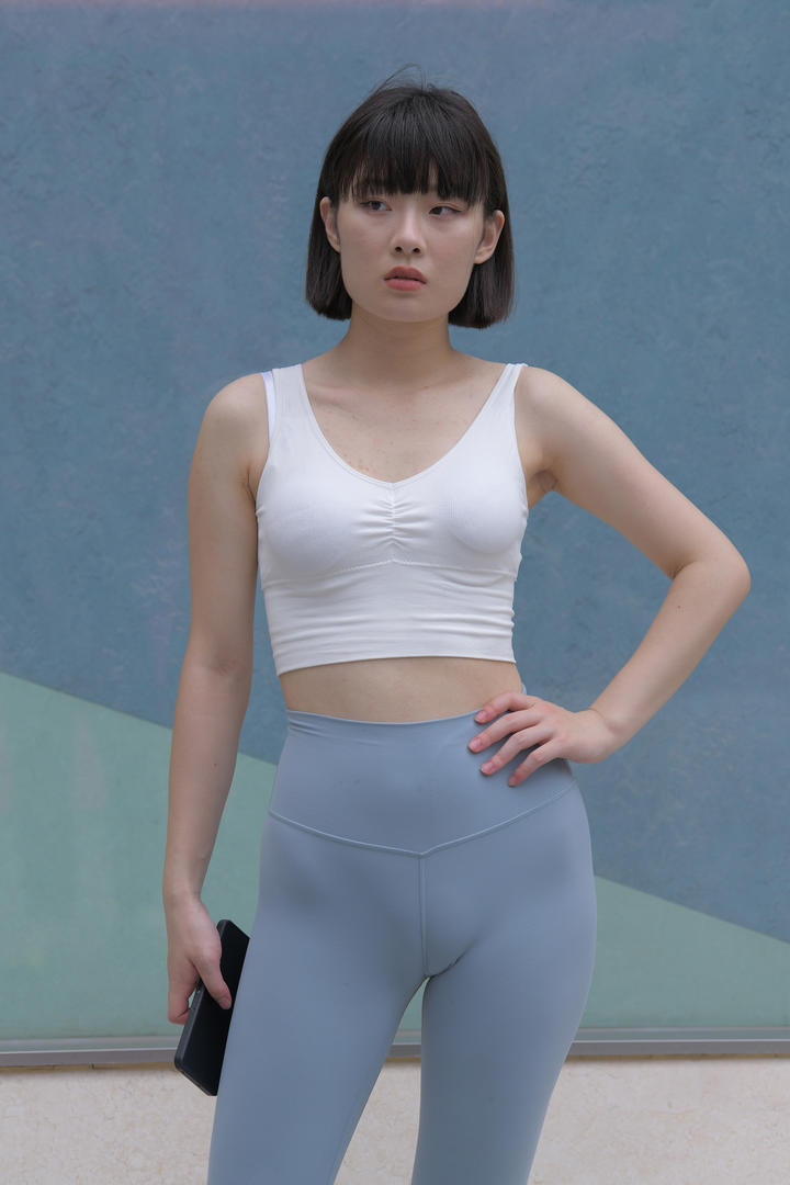 国产高清大户型鲍沟瑜伽裤美女图片