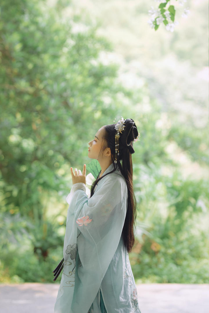 唯美清纯江南温柔女子媛媛古风写真图片