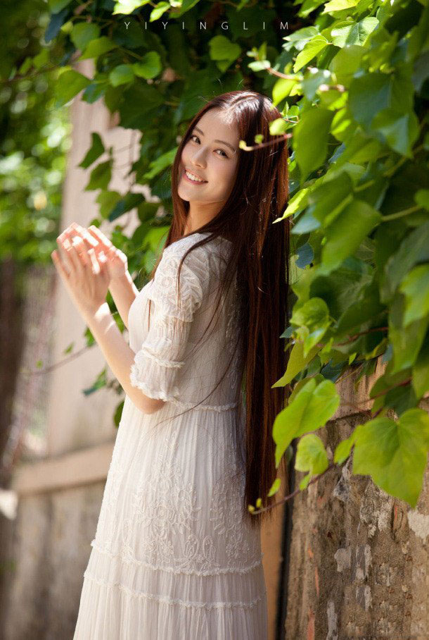 温心法国戛纳清新街拍美丽动人