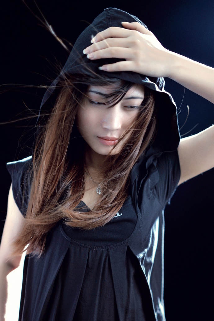 风吹散了你的发梢