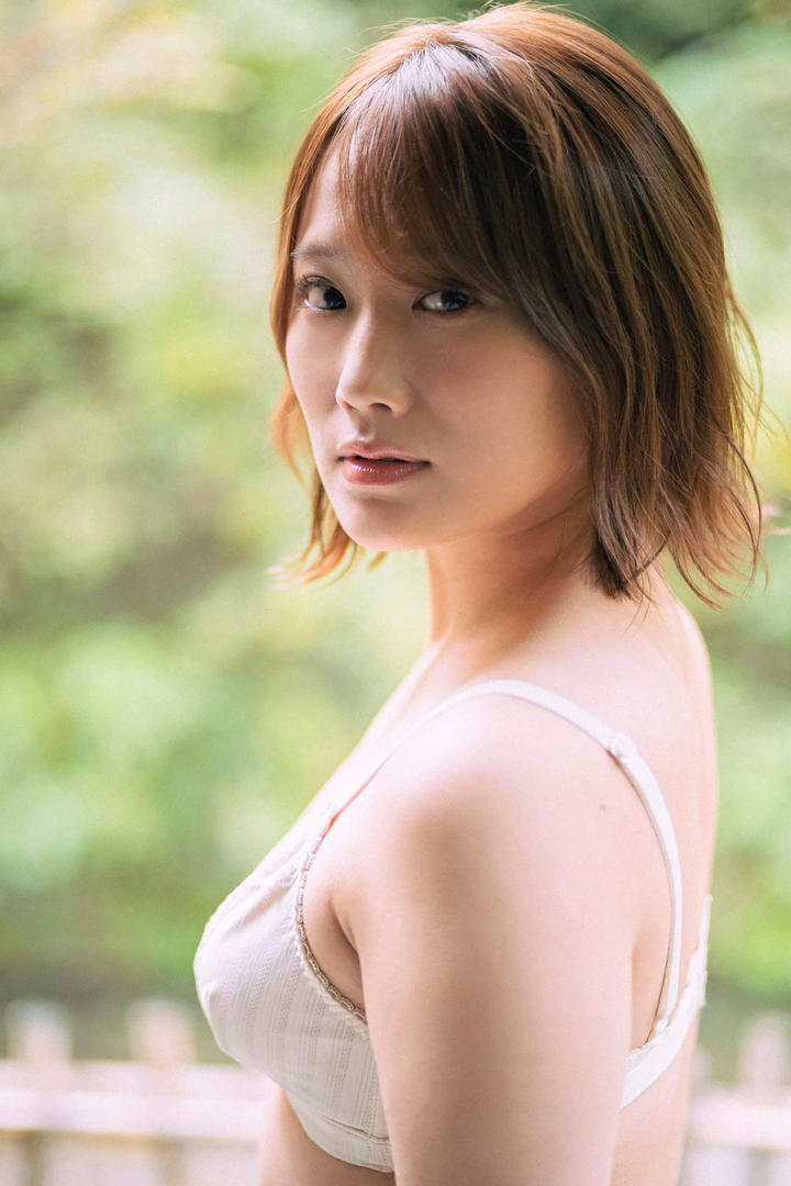 高清丰满美女图片