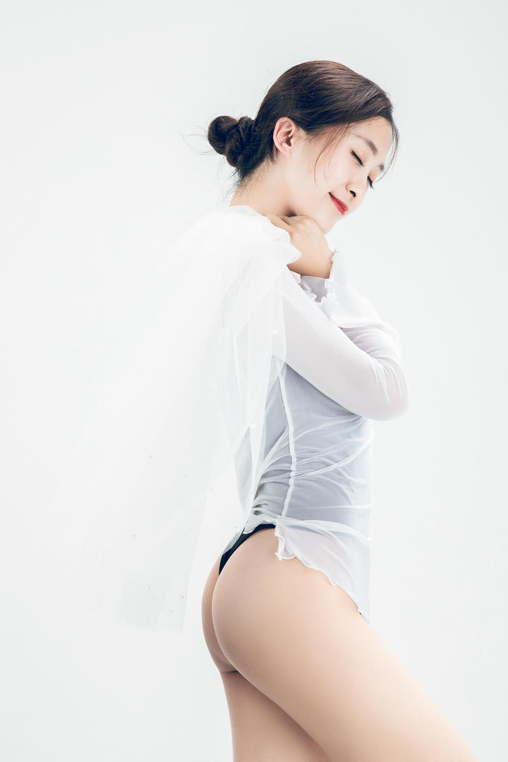 超高清翘臀瑜伽美女老师佳美人像摄影图片