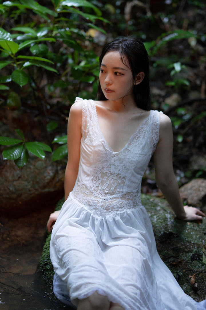 长裙推特网红女神气质美女艺术写真摄影图片