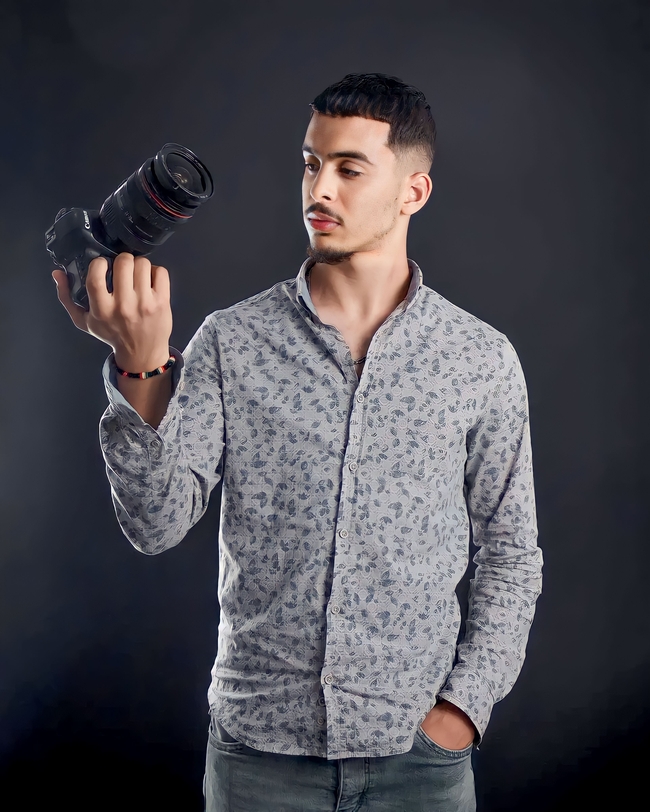 年轻帅气摄影师帅哥图片