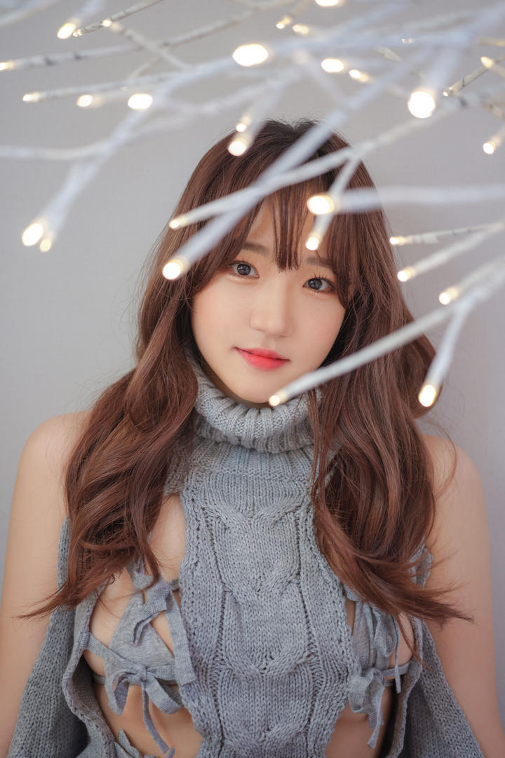 韩国高颜值美女模特真空毛衣性感写真图片