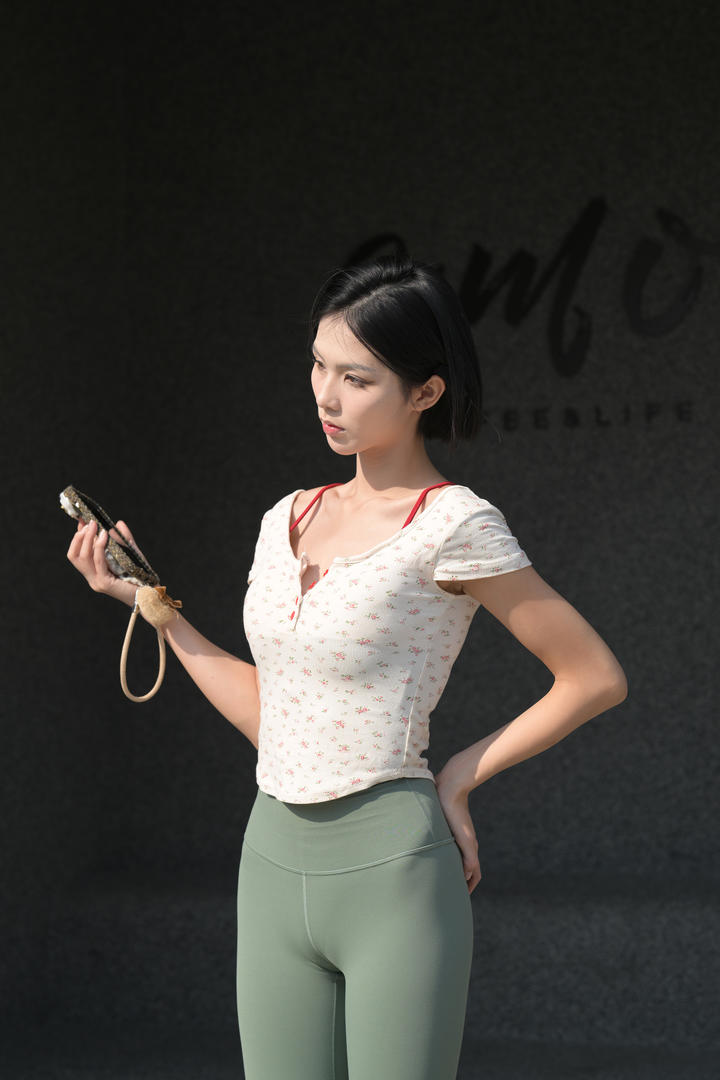 超薄瑜伽裤大户型深沟效果图