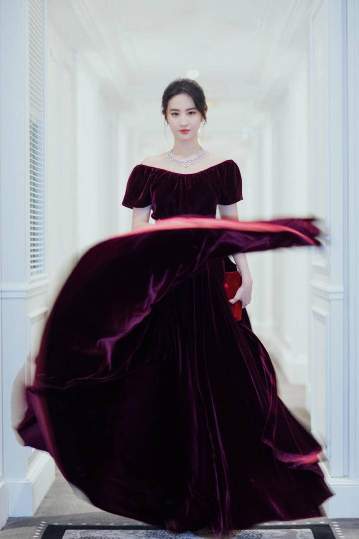 优雅时尚女明星刘亦菲高清个人写真图片