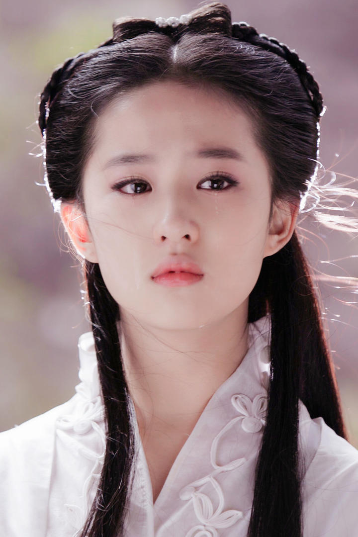 楚楚动人的古装美女明星刘亦菲高清图片