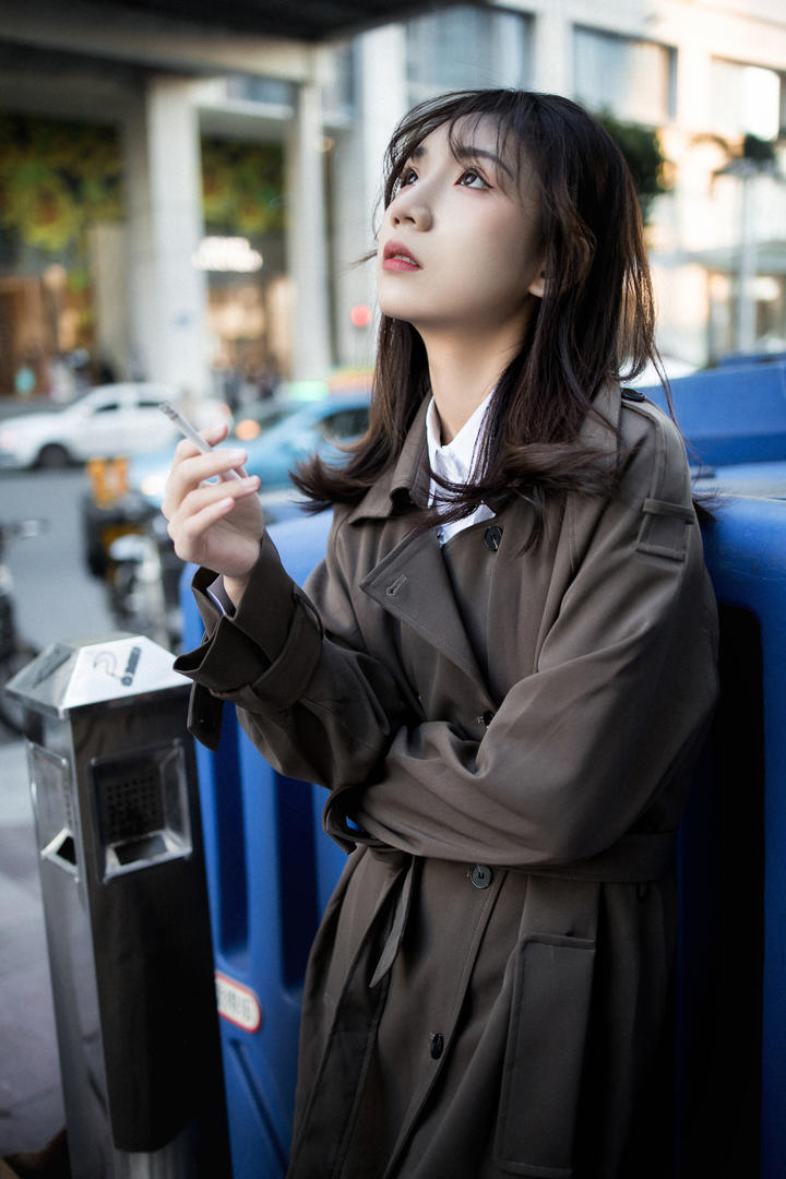 抽烟的女生头像真人图片