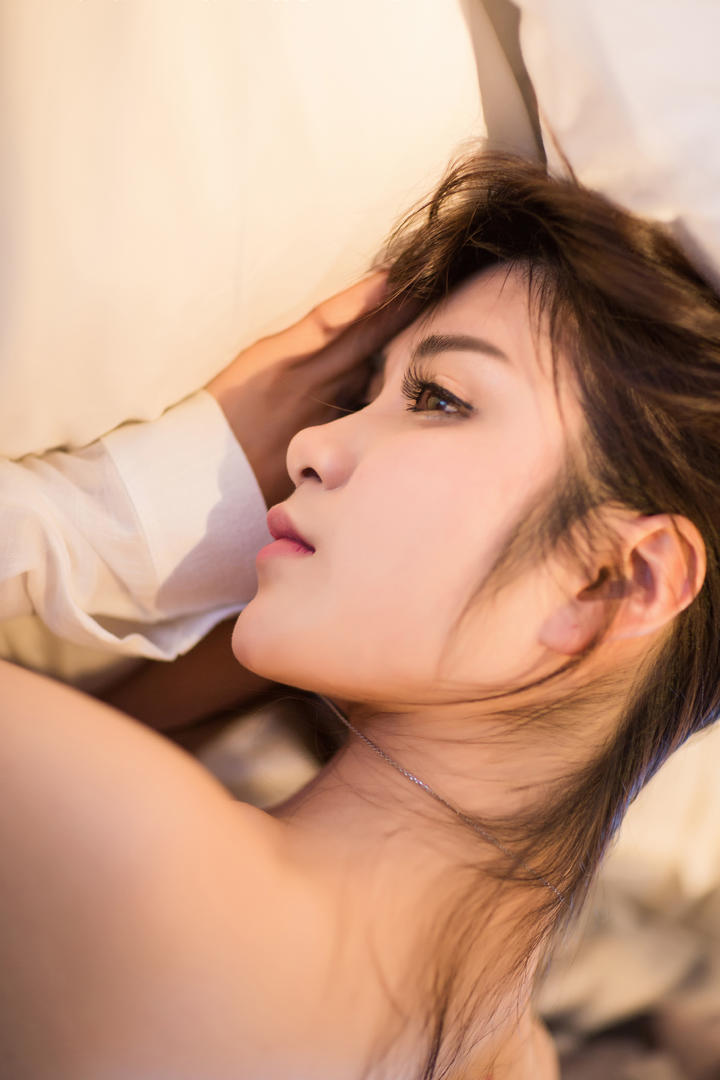 高清性感女神侧脸写真