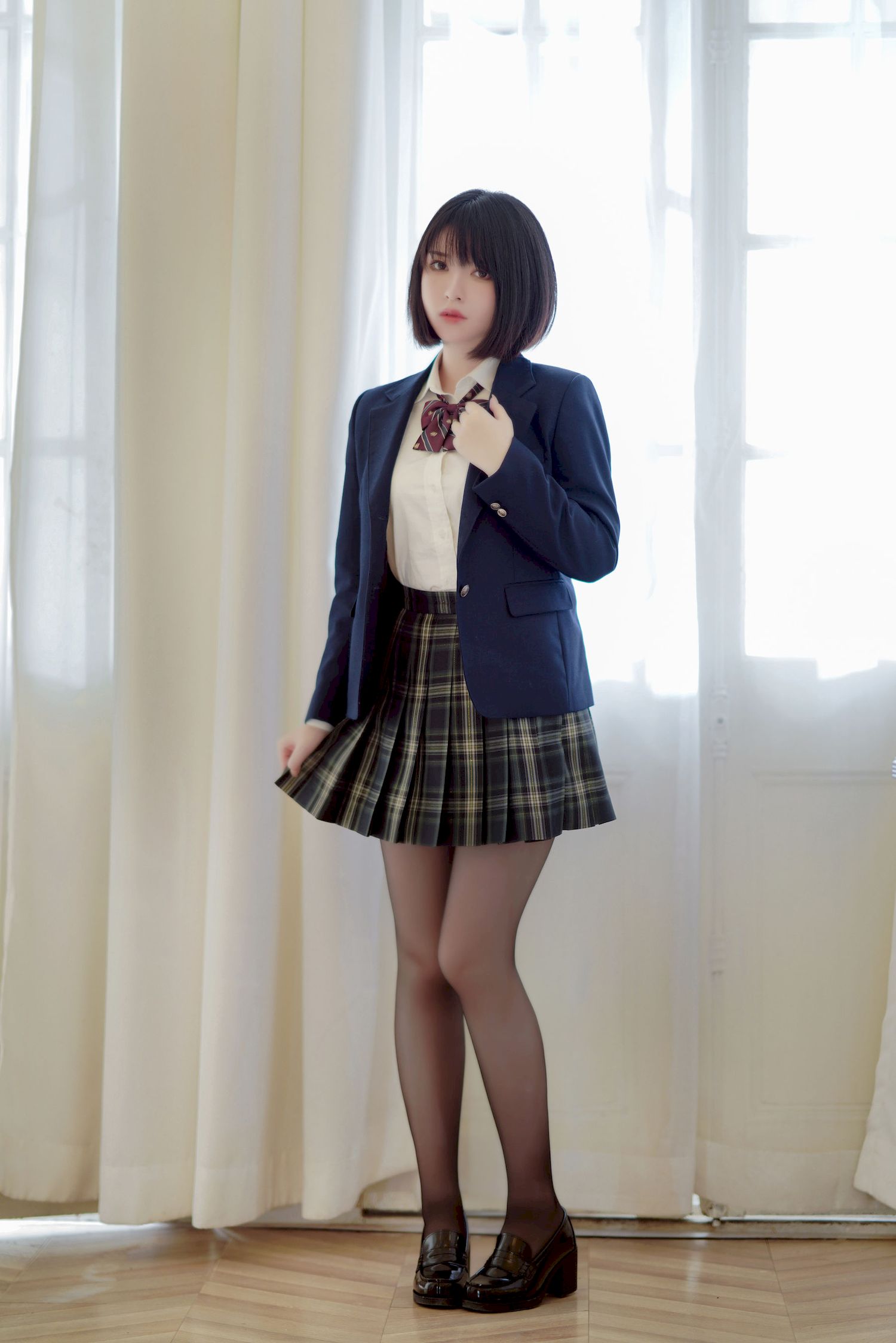 短发美女半半子_黑丝JK制服彼女の主题性感写真