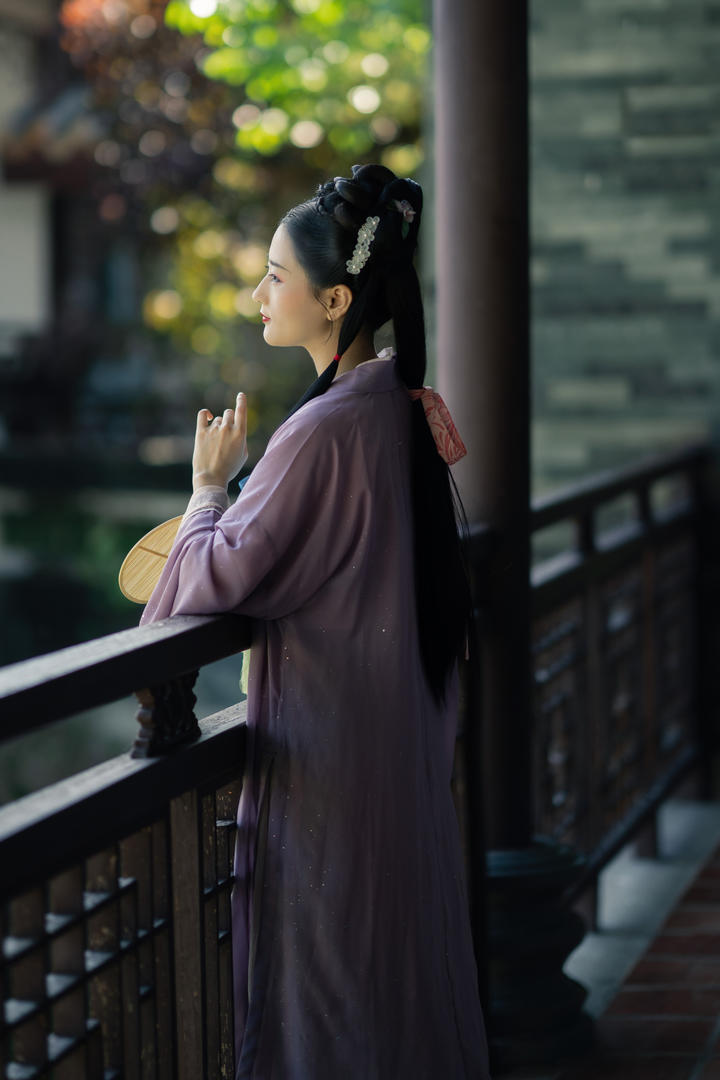 中国气质汉服美女唯美背影摄影图片