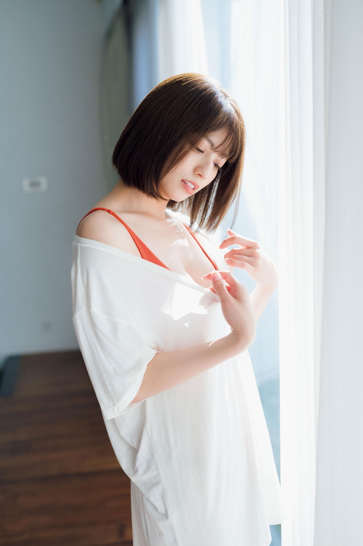 日本高清宽松睡衣美女居家私密照片