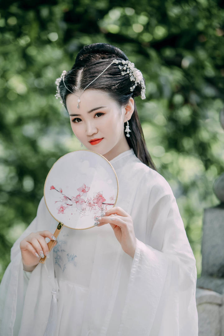 户外高清古装养眼美女壁纸图片大全