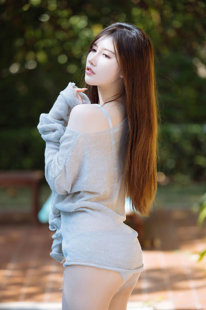 清纯可爱的00后美女美桃酱户外摄影壁纸图片