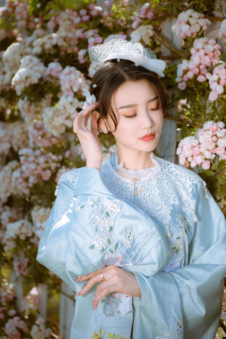 如花似玉的清纯美女131花园里摄影写真图片