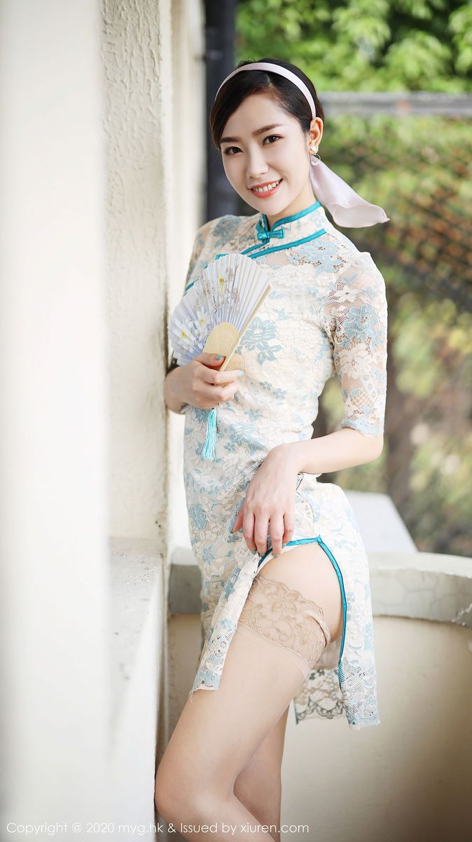 美媛馆美女模特方子萱古典旗袍与现代丝袜高挑身姿套图