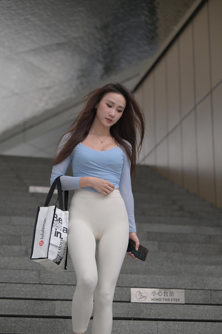 国模吧美女超薄瑜伽鼓包大户型正面写真图片