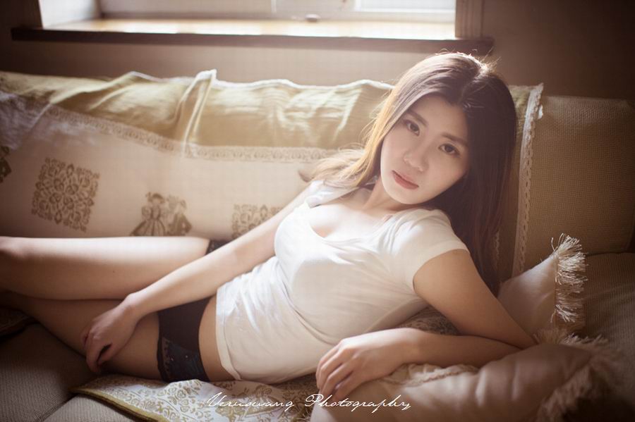 阳光妩媚迷人清纯美女