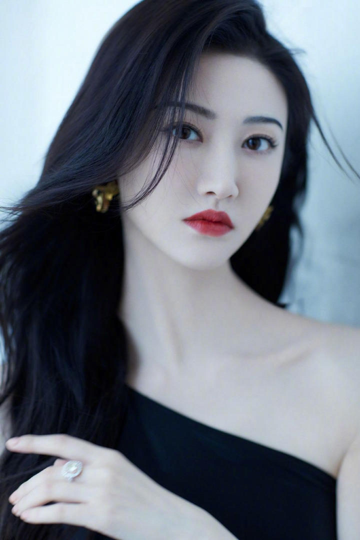 高清美女明星景甜性感红唇美女写真图片