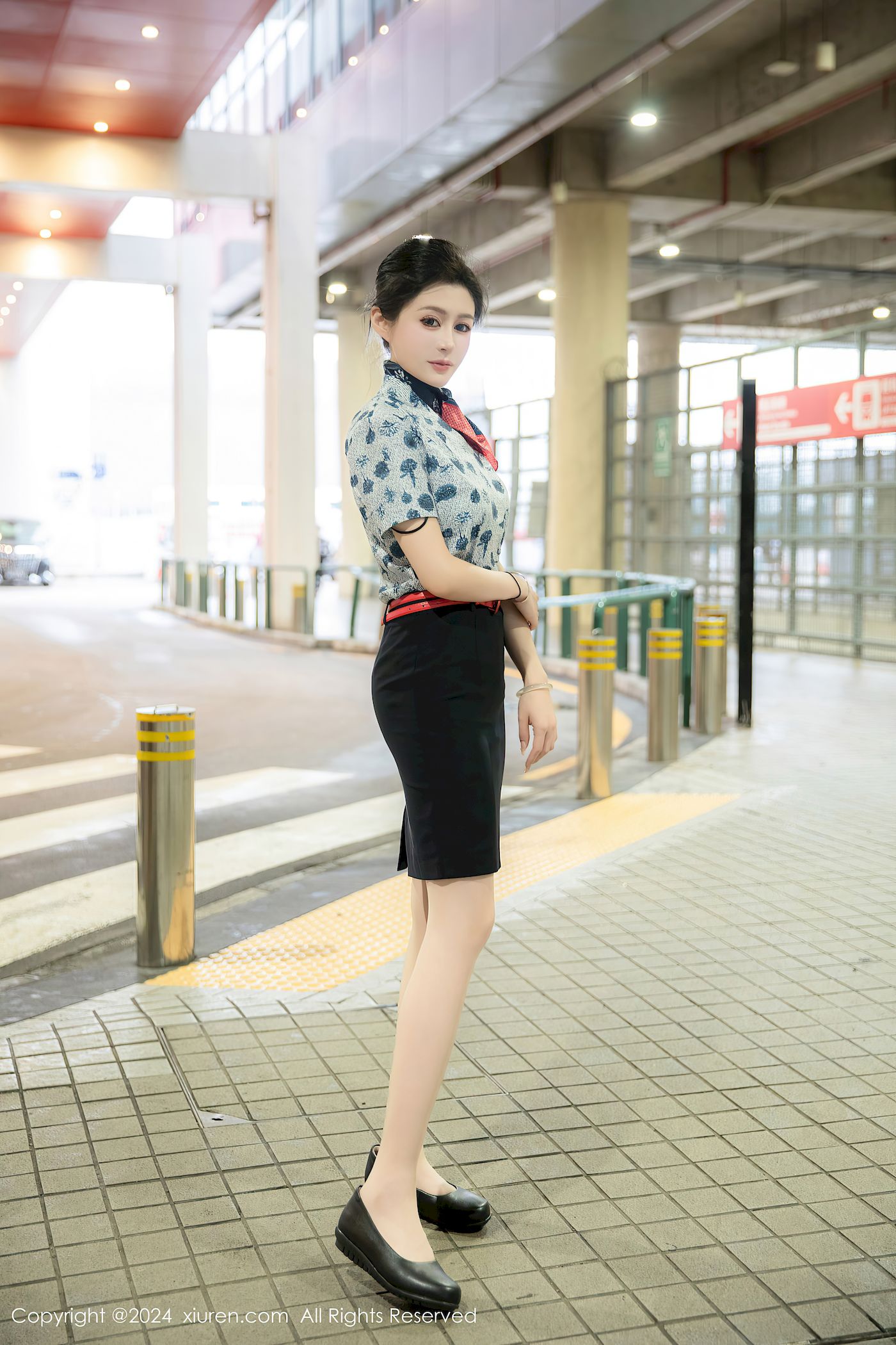 秀人网模特林幼一空姐制服搭配诱人原色丝袜澳门旅拍