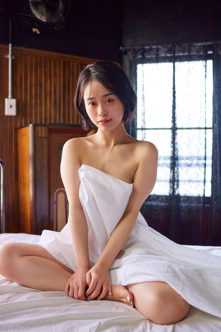 短发美女诱惑图片