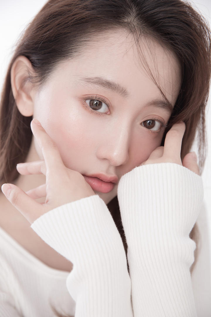 白里透红的美女学生清纯美女写真图片