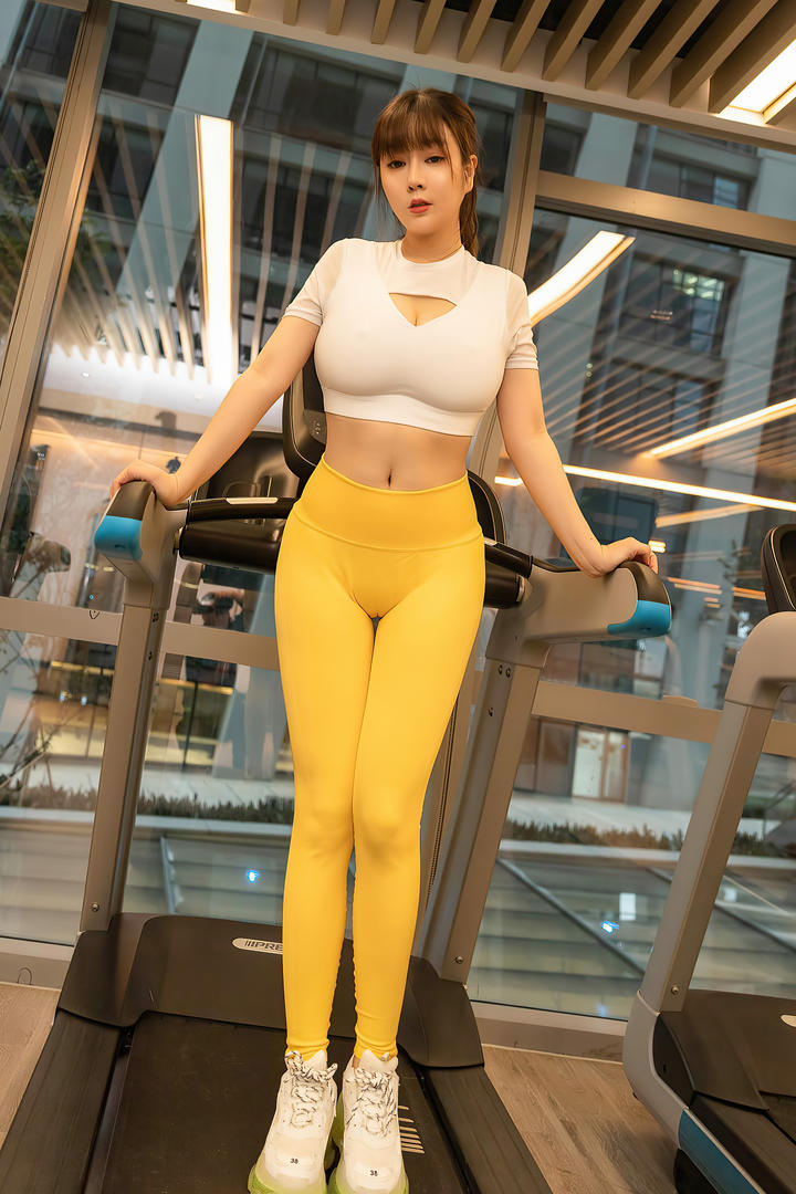 日本紧身裤健身美女性感写真图片