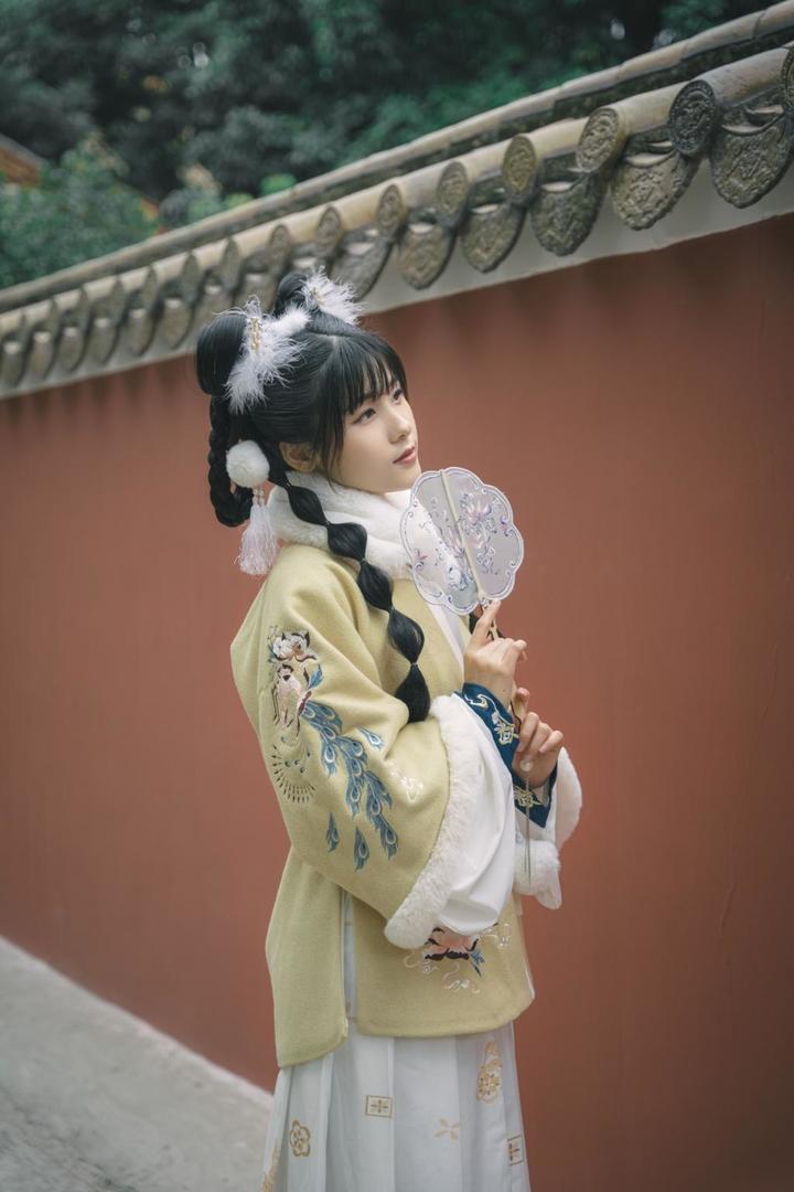 小家碧玉的古装美女艺术写真图片