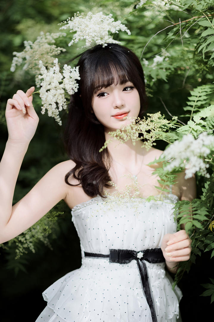 漂亮女生户外摄影图片