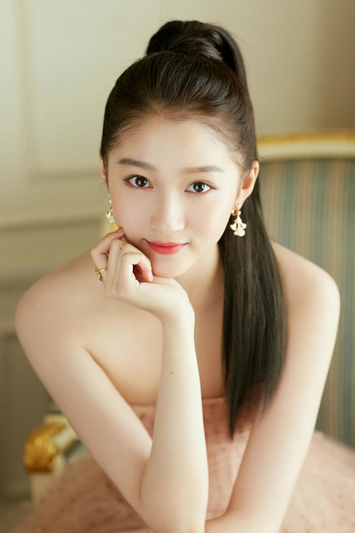 中国漂亮女明星关晓彤私拍写真套图